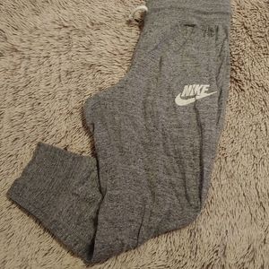 Nike Cropped Joggers